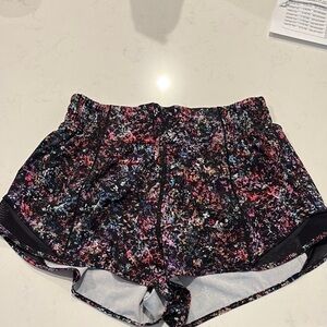Women's Lululemon Multicolor Hotty Hot High Rise Lined Short 2.5”